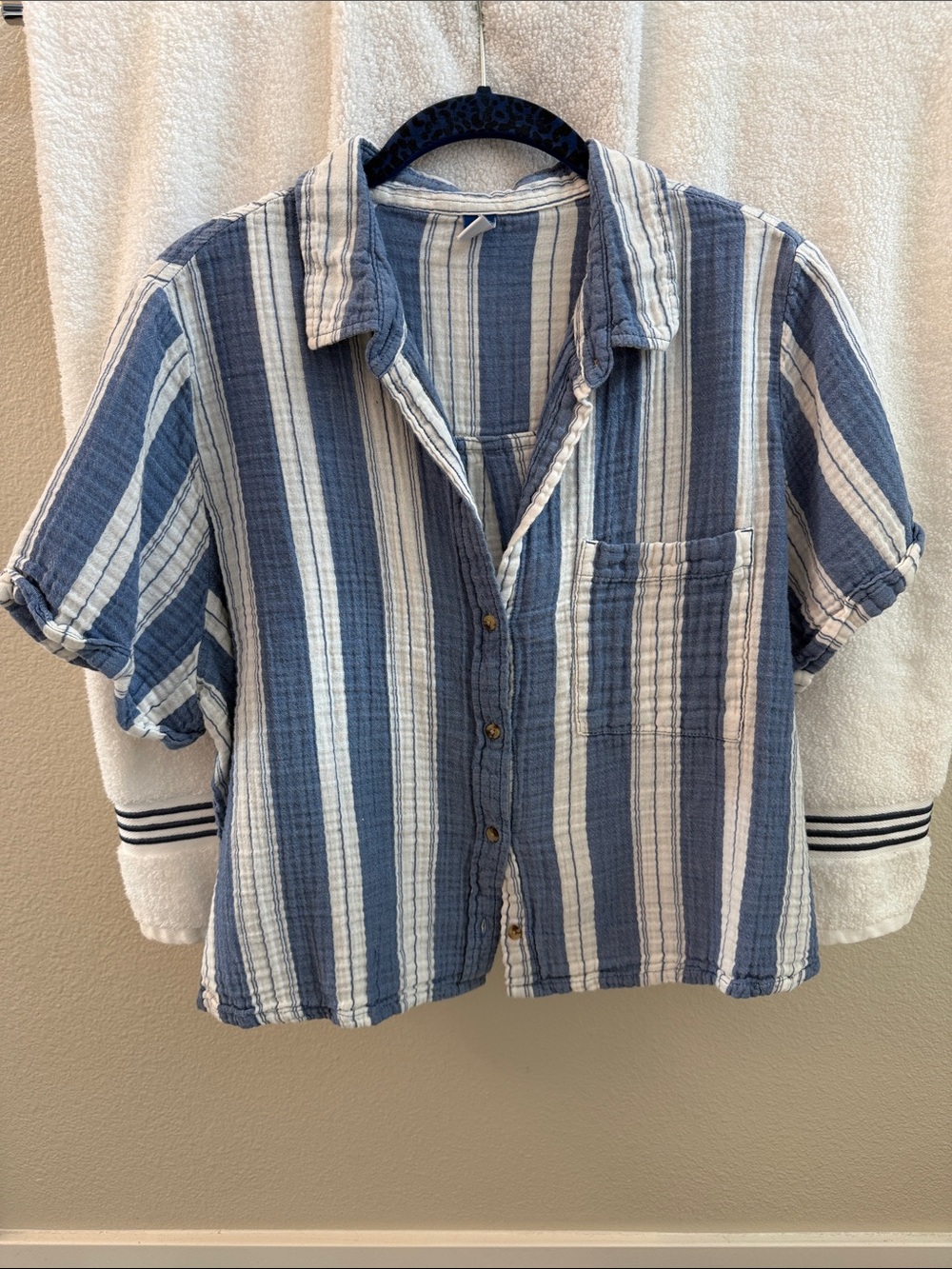 Old Navy Blue & White Vertical Stripe Short-Sleeve Button Shirt